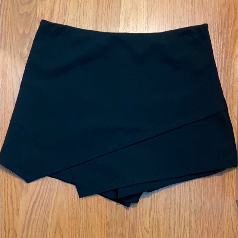 Black skort